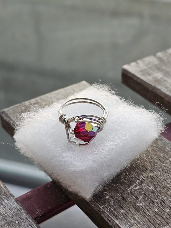 20260208_175842 Schwarzkopf crystal red aurora borealis Ring