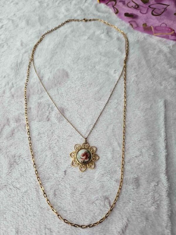 Vintage Gold-Tone Floral Pendant Necklace