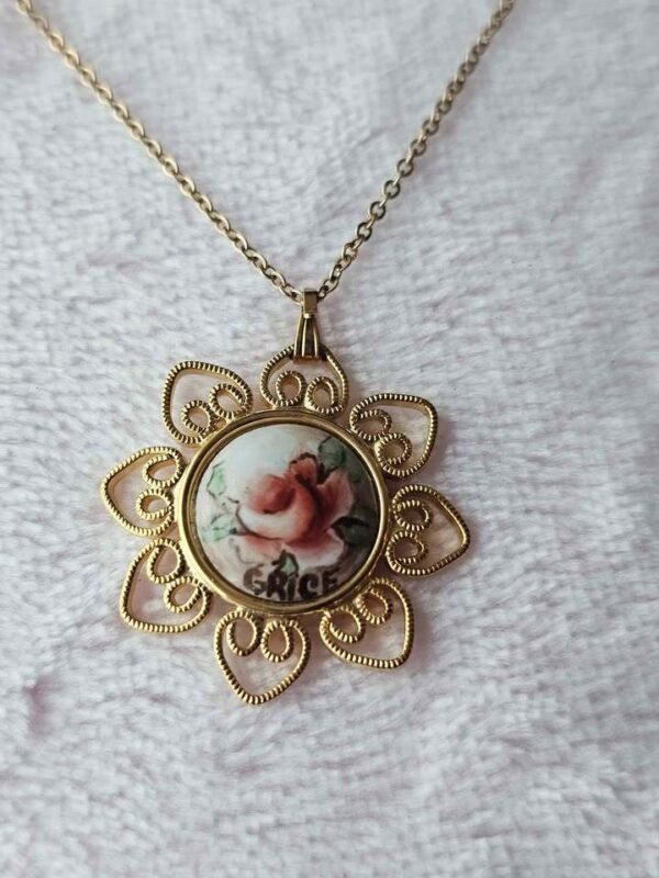Vintage Gold-Tone Floral Pendant Necklace