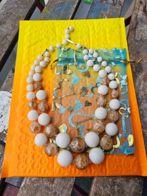 Vintage 1950s Mid Century Gold Foil Embedded Crackle Lucite Bead Necklace