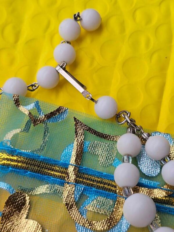 Vintage 1950s Mid Century Gold Foil Embedded Crackle Lucite Bead Necklace