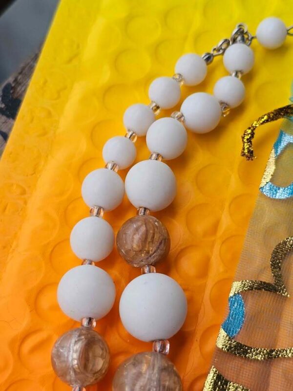 Vintage 1950s Mid Century Gold Foil Embedded Crackle Lucite Bead Necklace