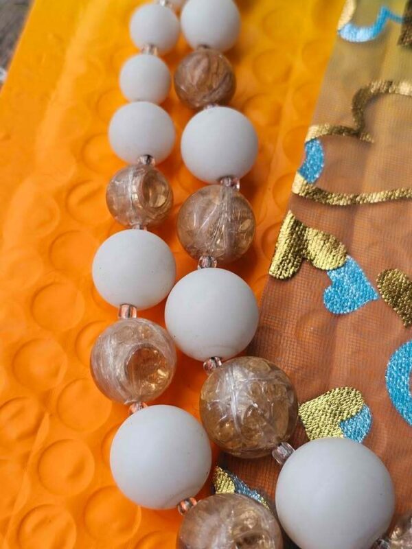 Vintage 1950s Mid Century Gold Foil Embedded Crackle Lucite Bead Necklace