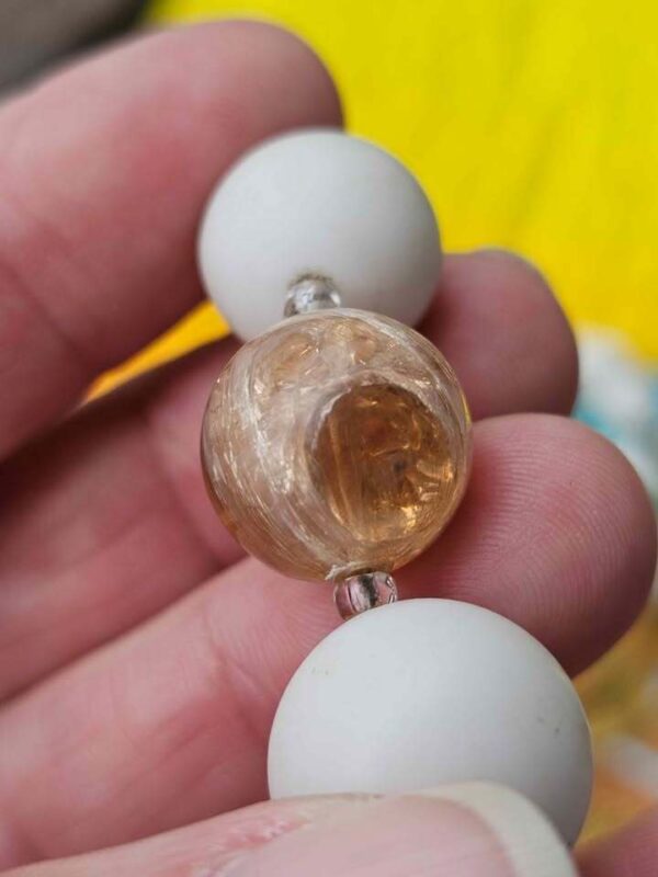 Vintage 1950s Mid Century Gold Foil Embedded Crackle Lucite Bead Necklace