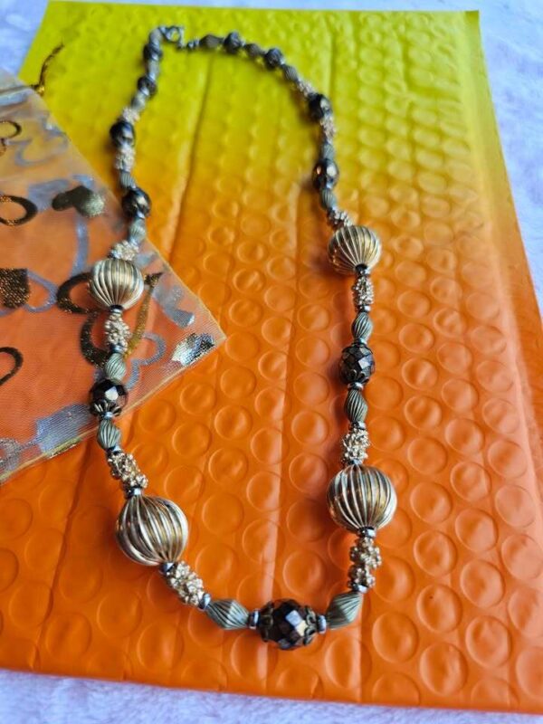 p1-219.jpg Vintage 1960s Mid Century Textured Gold Tone Ribbed & Faceted Bead Necklace