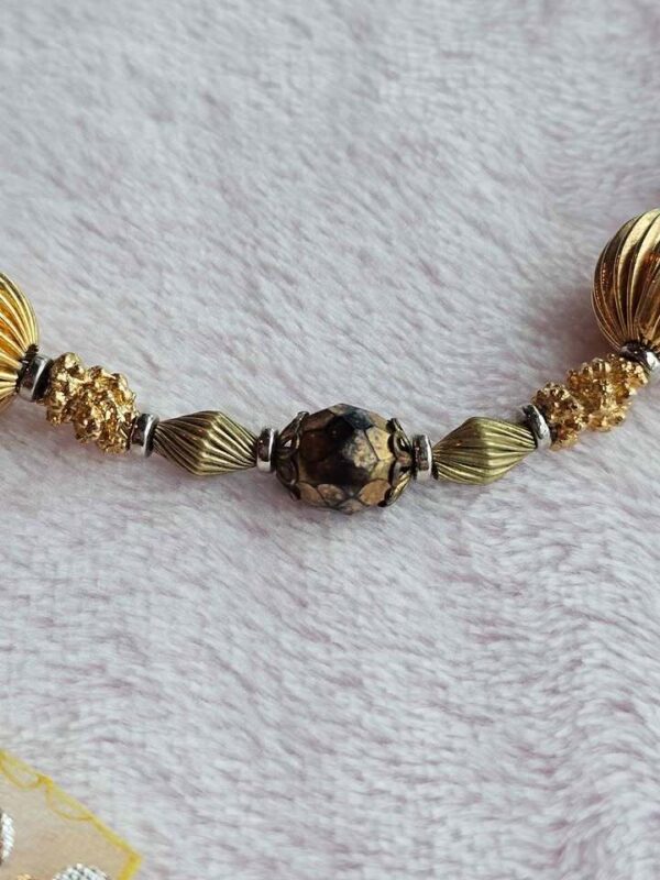 p1-226.jpg Vintage 1960s Mid Century Textured Gold Tone Ribbed & Faceted Bead Necklace