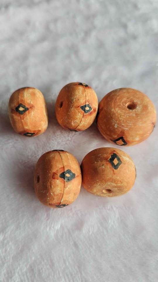 p1-231.jpg Set of 5 Handmade Clay Beads with Diamond Pattern
