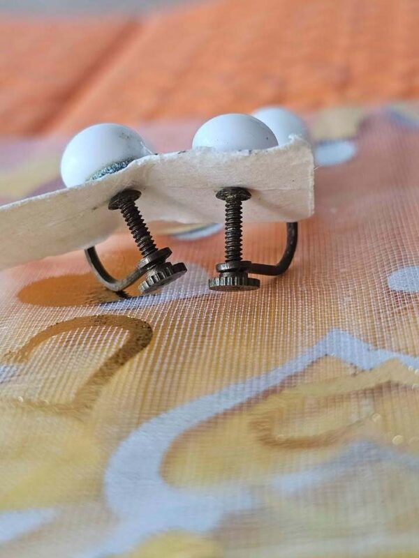 p1-322.jpg Vintage White Milk Glass Teardrop Screw-Back Earrings