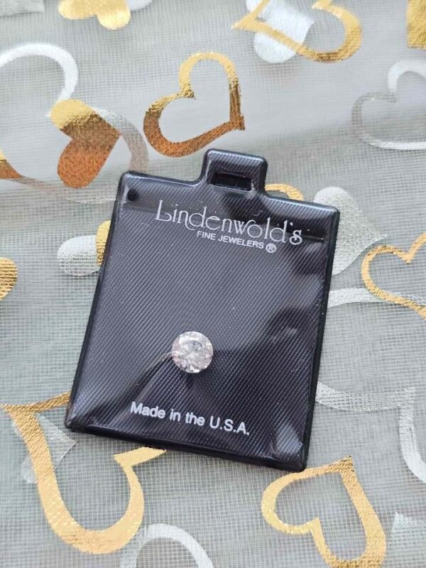 Lindenwold's Fine Jewelers Loose Round Cut Gemstone