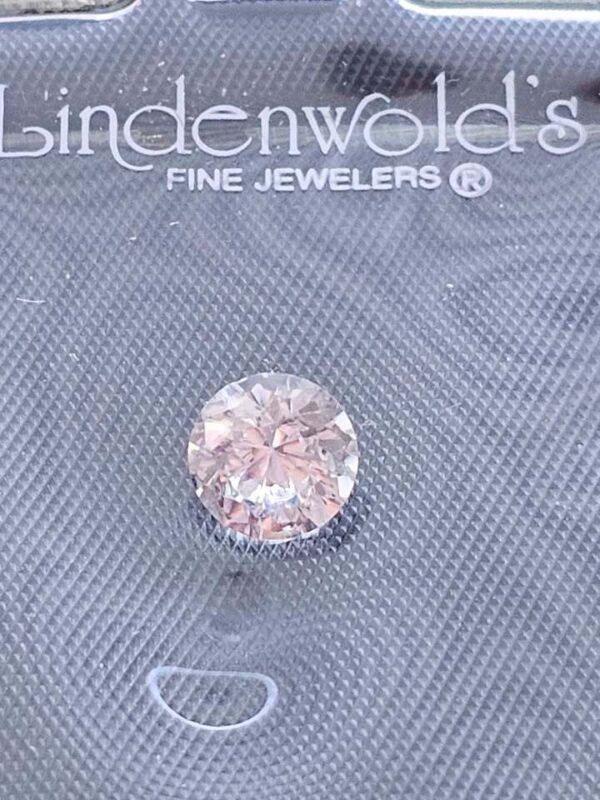 Lindenwold's Fine Jewelers Loose Round Cut Gemstone