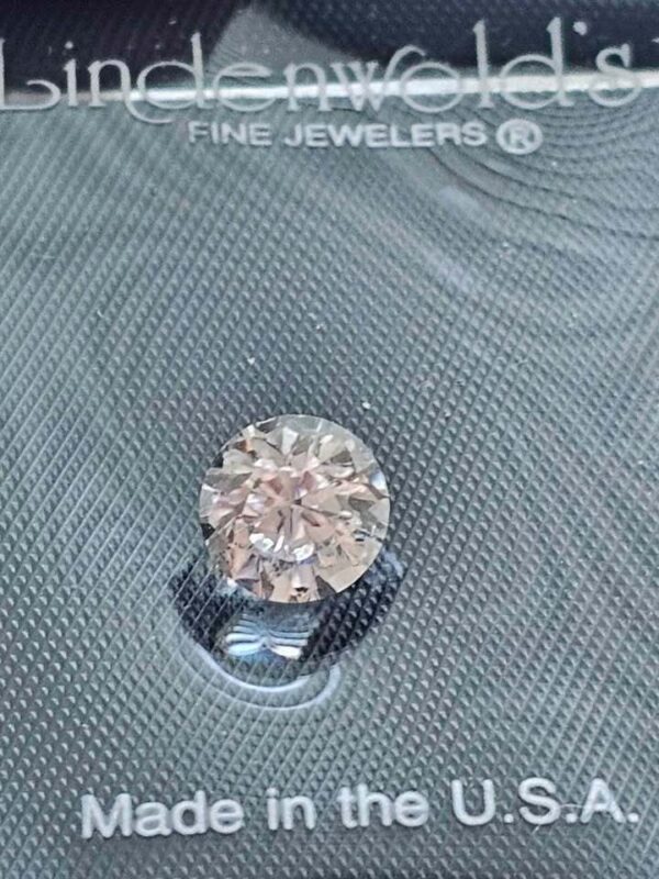 Lindenwold's Fine Jewelers Loose Round Cut Gemstone