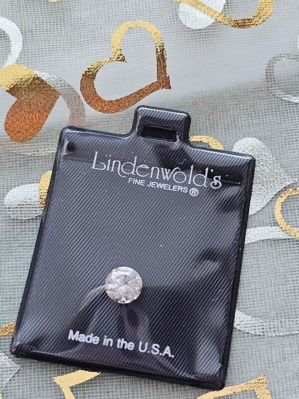 Lindenwold's Fine Jewelers Loose Round Cut Gemstone