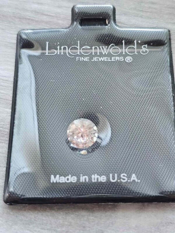 Lindenwold's Fine Jewelers Loose Round Cut Gemstone