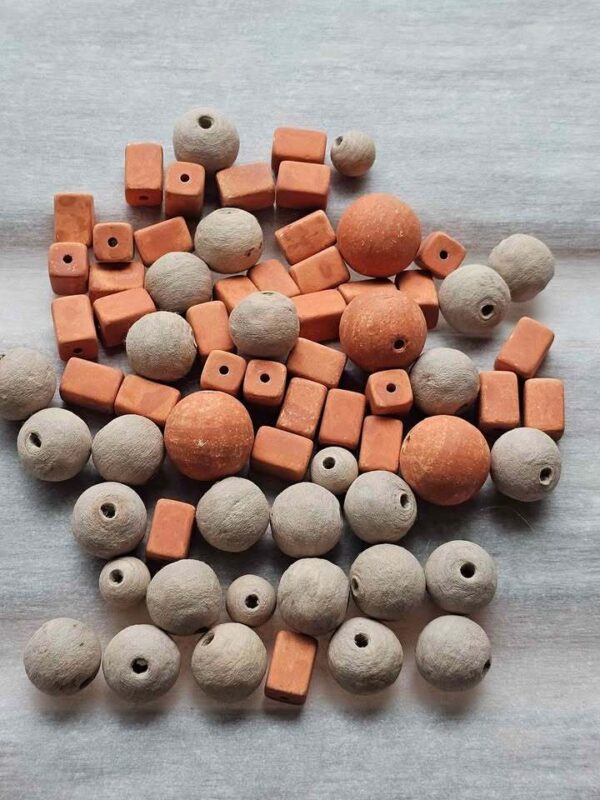 p1-563.jpg Vintage 80 Grams of stock Assorted Terracotta and Clay Craft Beads