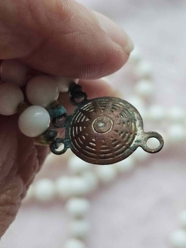 p1-591.jpg Vintage Triple Strand Milk Glass Bead Necklace unusual clasp