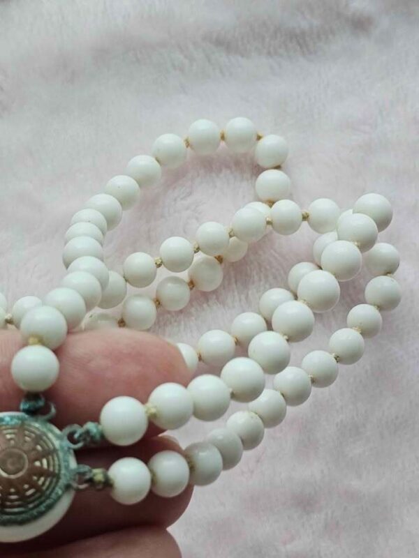 p1-592.jpg Vintage Triple Strand Milk Glass Bead Necklace unusual clasp