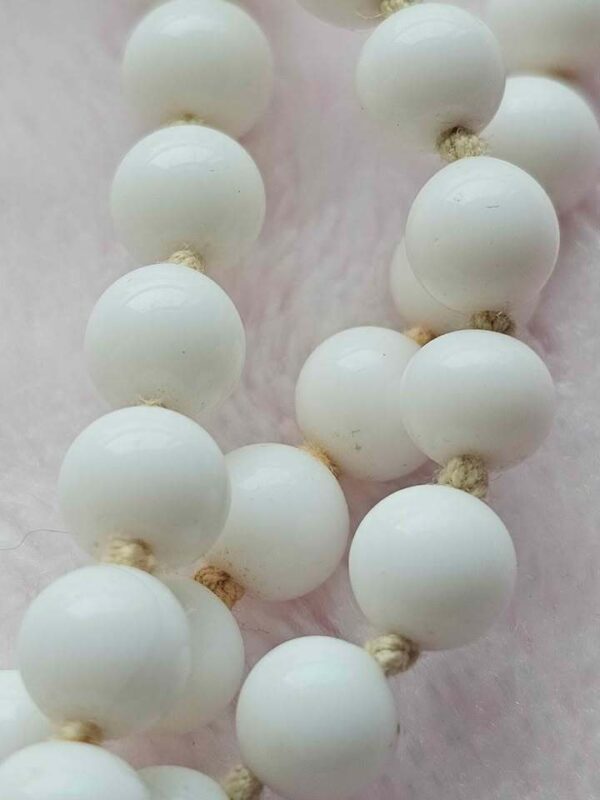 p1-594.jpg Vintage Triple Strand Milk Glass Bead Necklace unusual clasp