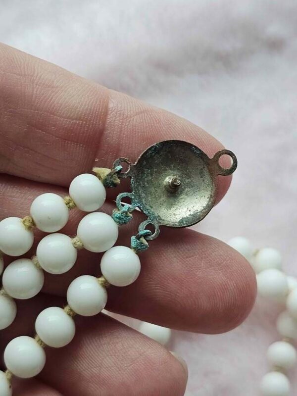 p1-596.jpg Vintage Triple Strand Milk Glass Bead Necklace unusual clasp