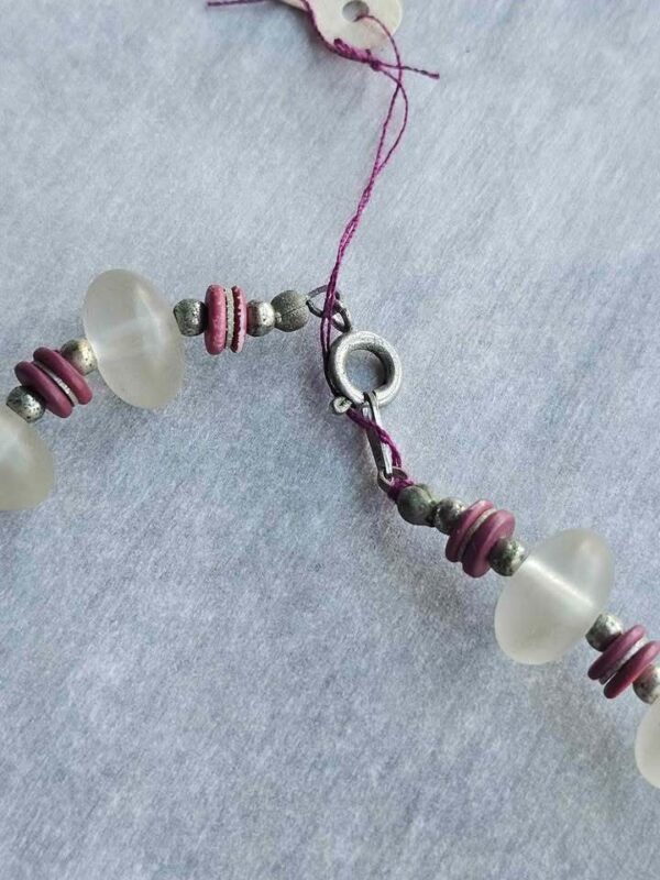 p1-731.jpg Vintage Burgundy and Frosted Glass Beaded Necklace