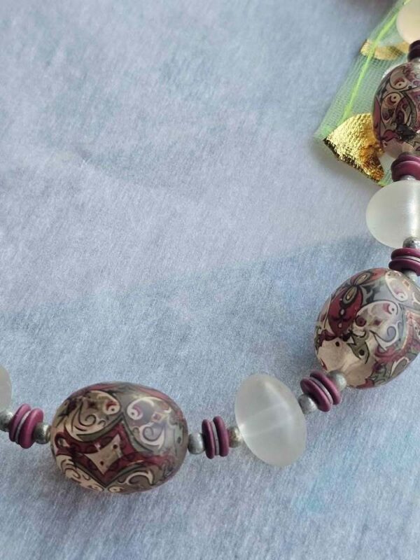 p1-735.jpg Vintage Burgundy and Frosted Glass Beaded Necklace