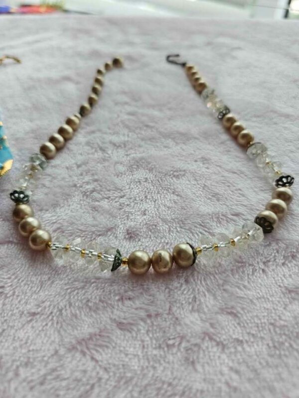 Cute collector piece Vintage Faux Pearl and Faceted Glass Bead Necklace