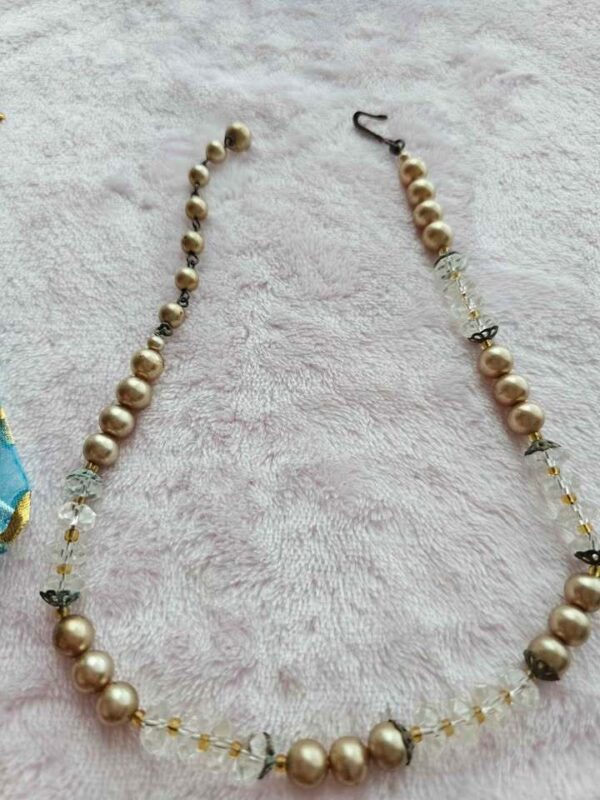 Cute collector piece Vintage Faux Pearl and Faceted Glass Bead Necklace