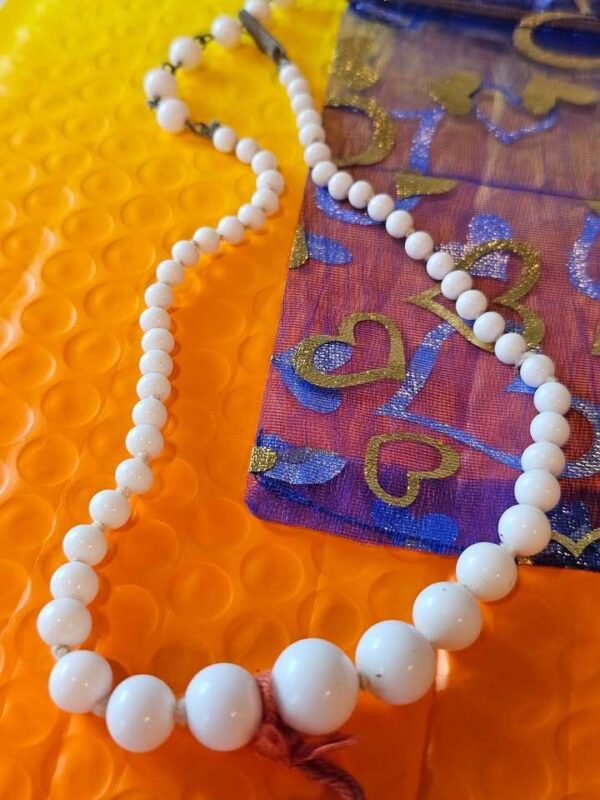 Vintage Japan Milk Glass Graduated Bead Necklace