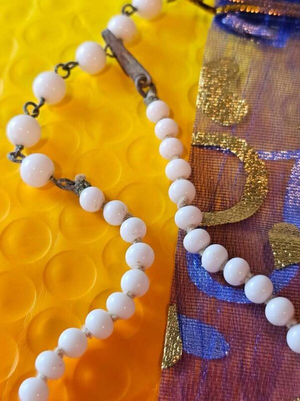 Vintage Japan Milk Glass Graduated Bead Necklace