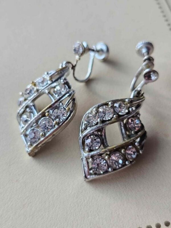 p1-931.jpg Vintage Silver-Tone Rhinestone Screw-Back Earrings