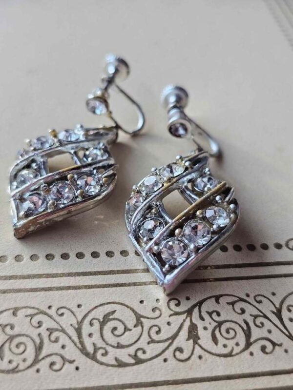 p1-932.jpg Vintage Silver-Tone Rhinestone Screw-Back Earrings