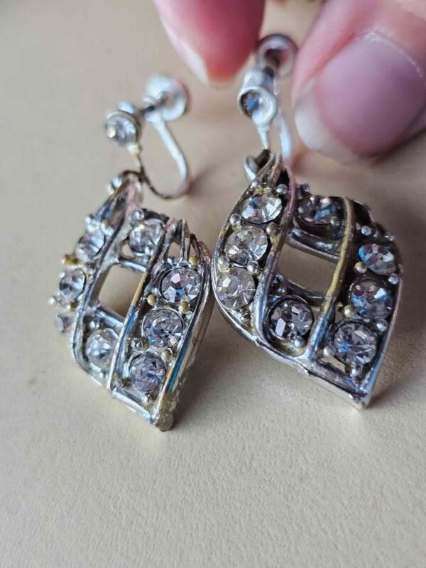 p1-933.jpg Vintage Silver-Tone Rhinestone Screw-Back Earrings