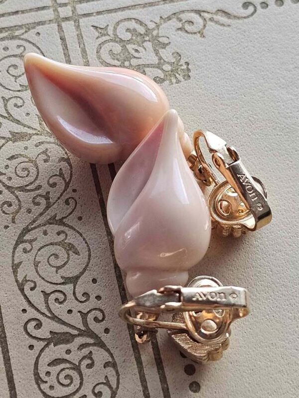 p1-961.jpg Vintage Avon Shell Clip-On Earrings