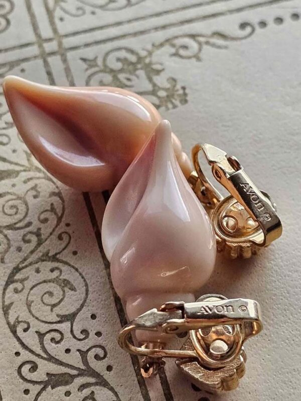 p1-963.jpg Vintage Avon Shell Clip-On Earrings