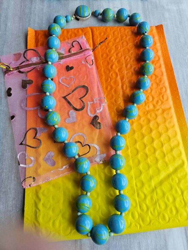 p1-990.jpg Vintage Blue and Green Beaded Necklace