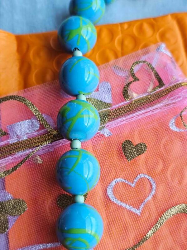 p1-995.jpg Vintage Blue and Green Beaded Necklace