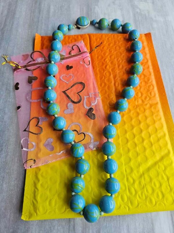 p1-998.jpg Vintage Blue and Green Beaded Necklace